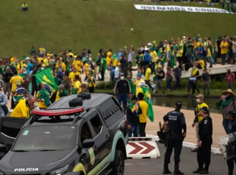 Manifestantes nos atos de 8 de janeiro de 2023