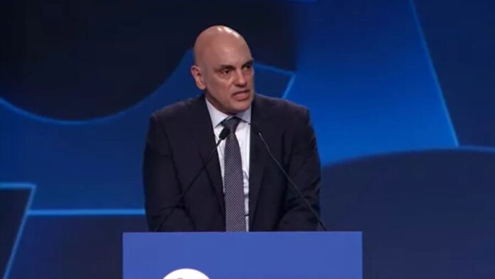 Moraes agradece a Lula pelo fim de sanções dos EUA e aponta vitória do Judiciário