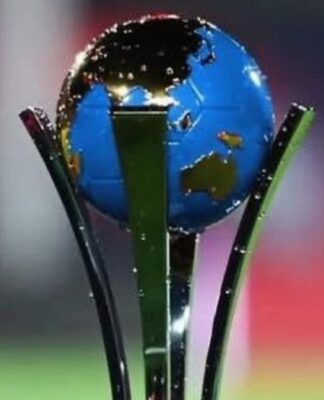 Parte de cima Taça da Copa Challenger, mostrando uma representação em azul e ouro do planeta Terra sendo apoiada por quatro barras verticais de ouro