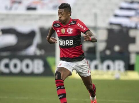 Cartão, aposta e processo: Bruno Henrique vira réu por estelionato e caso de bets ganha novo capítulo