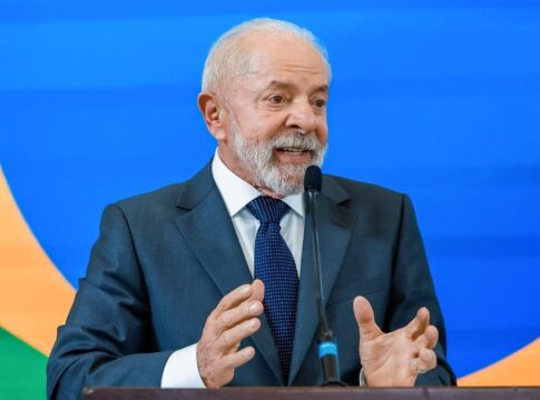 Lula mira no Congresso, chama emendas de “sequestro” e reacende tensão entre os Poderes