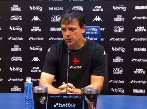 “O time lutou e representou a camisa do Vasco”, diz Diniz sobre derrota na Copa do Brasil