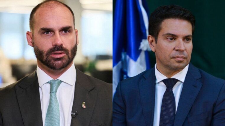 A foto mostra Eduardo Bolsonaro e Alexandre Ramagem, ex-deputados federais de terno e gravata