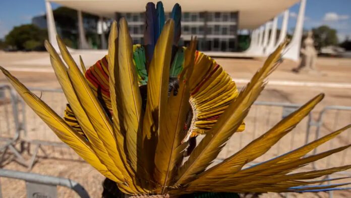 Senado aprova PEC do marco temporal para terras indígenas; texto vai à Câmara