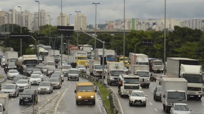 Isenção de IPVA para carros com mais de 20 anos passa a valer em todo o país