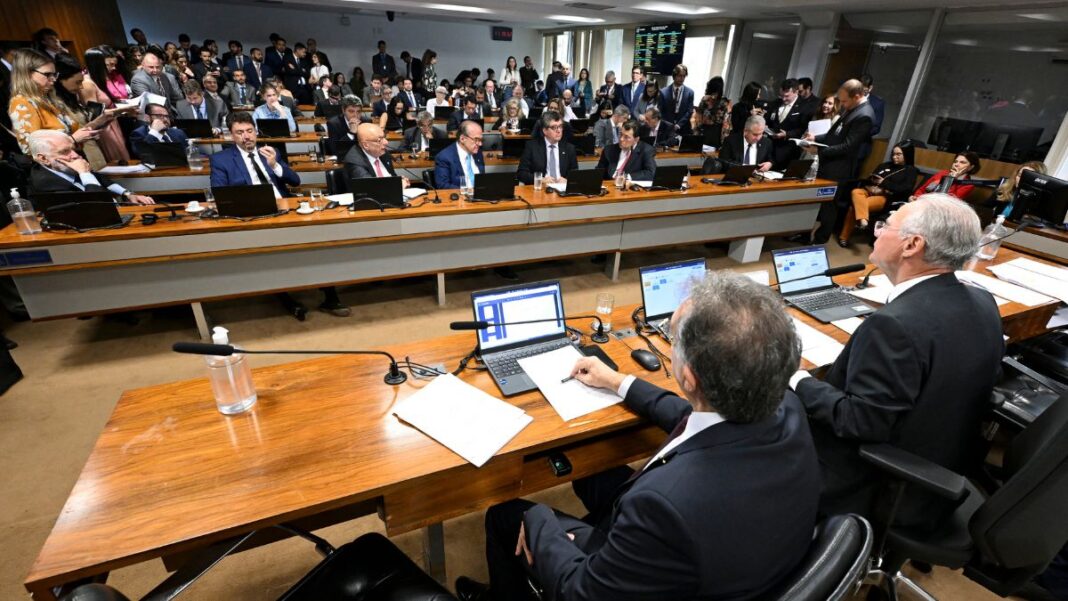 Senadores discutem o assunto em reunião na Comissão de Assuntos Econômicos