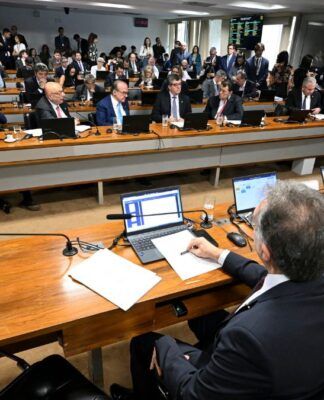 Senadores discutem o assunto em reunião na Comissão de Assuntos Econômicos