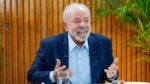Lula gesticula durante entrevista