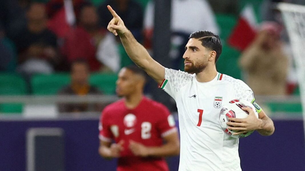 O atacante iraniano Alireza Jahanbakhsh comemora gol em jogo da Copa da Ásia