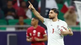 O atacante iraniano Alireza Jahanbakhsh comemora gol em jogo da Copa da Ásia