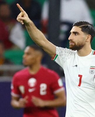 O atacante iraniano Alireza Jahanbakhsh comemora gol em jogo da Copa da Ásia
