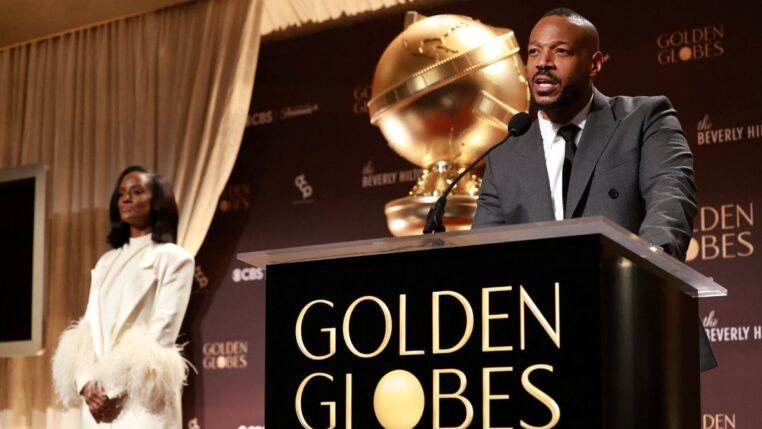 O ator Marlon Wayans anuncia as indicações do Globo de Ouro ao microfone, na companhia da atriz Skye P. Marshall em Beverly Hills.