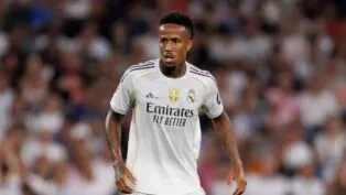 Zagueiro Éder Militão durante partida do Real