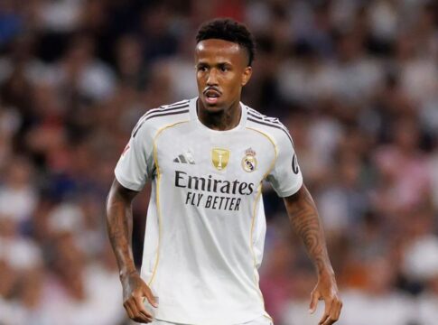 Zagueiro Éder Militão durante partida do Real