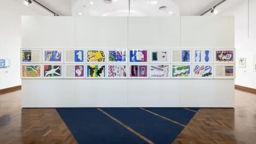 Obras expostas em um mural do MAM São Paulo