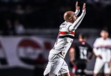 Foto do atleta Lucas Moura celebrando um gol pelo São Paulo