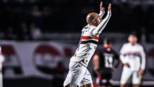 Foto do atleta Lucas Moura celebrando um gol pelo São Paulo