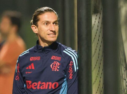 Técnico Filipe Luís durante treino do Flamengo em Doha (Catar)