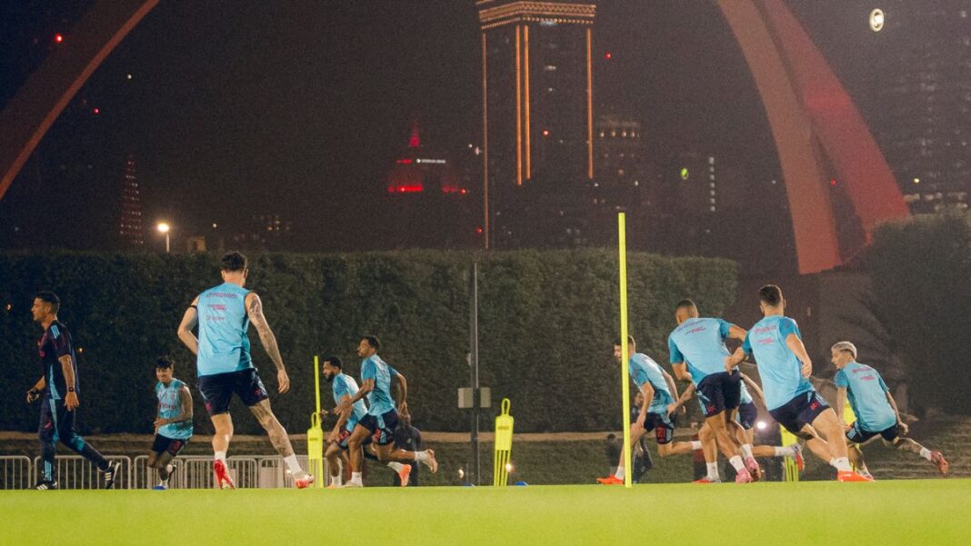 Treino do Flamengo em Doha (Catar) à noite