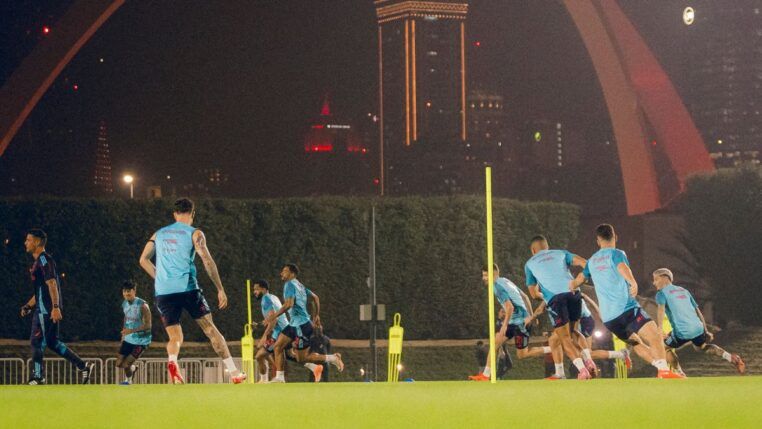 Treino do Flamengo em Doha (Catar) à noite