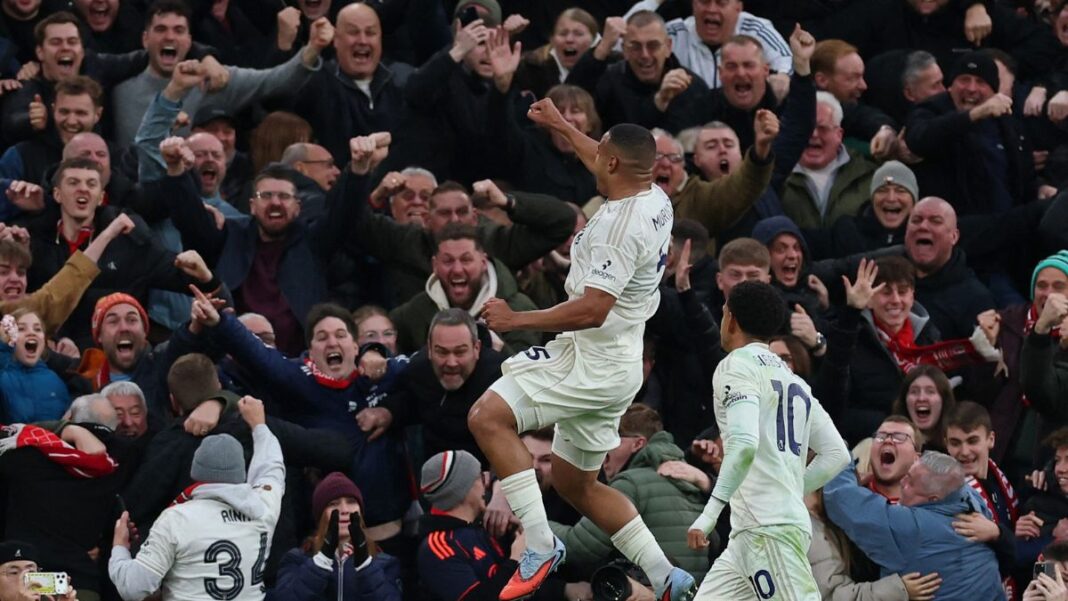 Zagueiro Murillo comemorando gol pelo Nottingham Forest