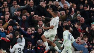 Zagueiro Murillo comemorando gol pelo Nottingham Forest