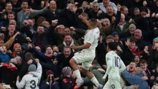 Zagueiro Murillo comemorando gol pelo Nottingham Forest
