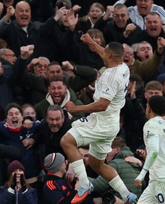 Zagueiro Murillo comemorando gol pelo Nottingham Forest