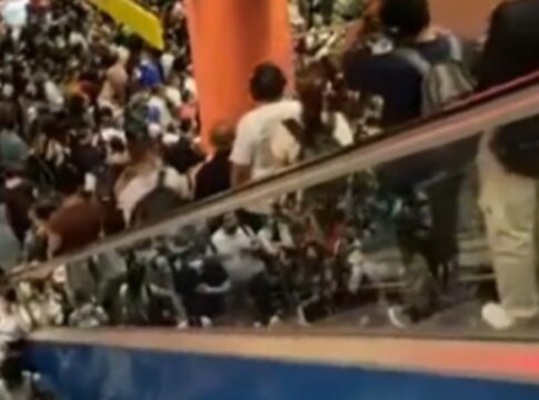 Multidão lota estação da Linha 4-Amarela