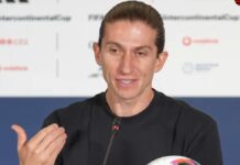 Treinador Filipe Luís concedendo entrevista coletiva