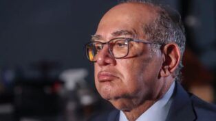 Ministro Gilmar Mendes (STF) com expressão neutra