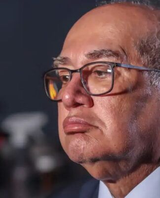 Ministro Gilmar Mendes (STF) com expressão neutra