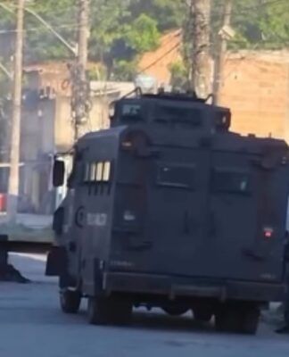 Operação contra Comando Vermelho mobiliza mil agentes em São Gonçalo (RJ)