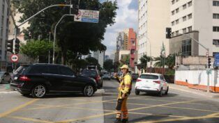 Semáforos apagados no trânsito de São Paulo