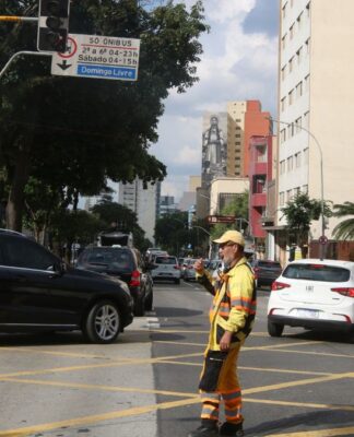 Semáforos apagados no trânsito de São Paulo