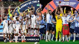 Montagem lado a lado com os elencos de Flamengo e Pyramids levantando as taças do Dérbi das Américas e da Copa África-Ásia-Pacífico