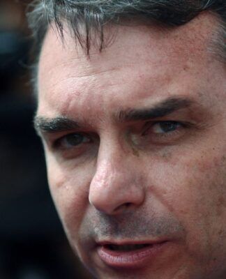 Foto em close de Flávio Bolsonaro