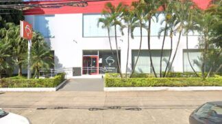 Foto da frente de uma agência Bradesco