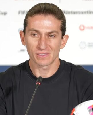 Filipe Luís em coletiva em Doha, Catar