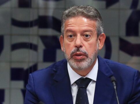 PF encontra joias em operação contra assessora da Câmara ligada a Lira