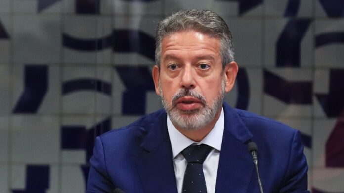 PF encontra joias em operação contra assessora da Câmara ligada a Lira