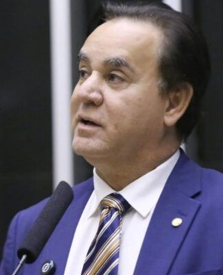 Adilson Barroso assume vaga de Zambelli na Câmara após renúncia