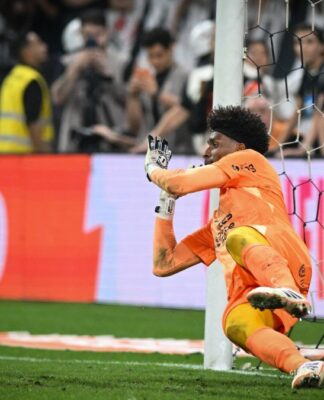 Hugo Souza diz que “preferiu nem estudar” pênaltis de Gabigol: “Fui no feeling”