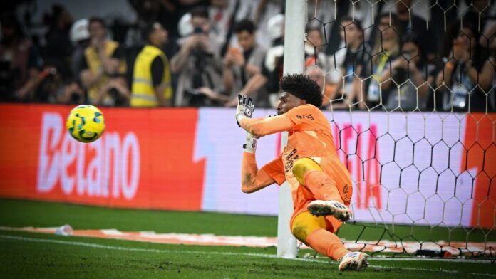 Hugo Souza diz que “preferiu nem estudar” pênaltis de Gabigol: “Fui no feeling”