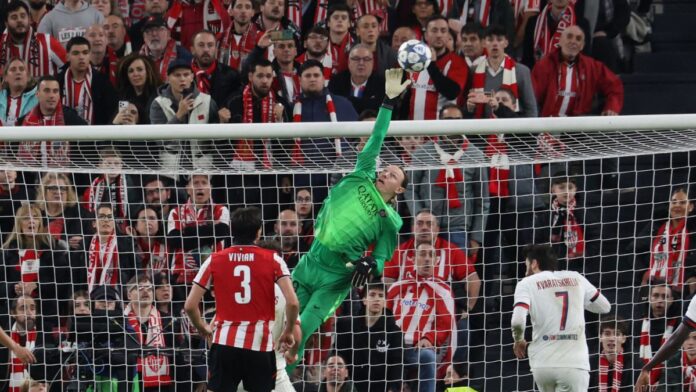 Safonov, “goleiro-herói” do PSG, ficará quatro semanas de fora após fraturar mão