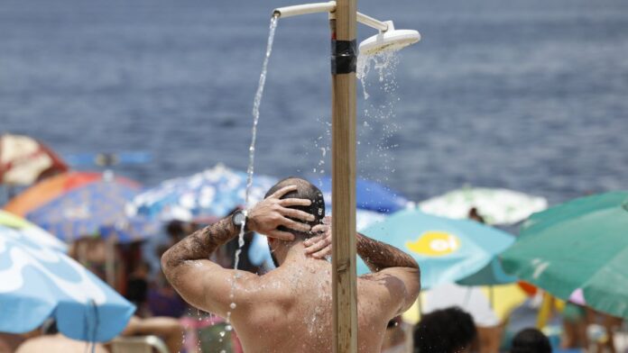 Verão começa com previsão de calor acima da média no Brasil