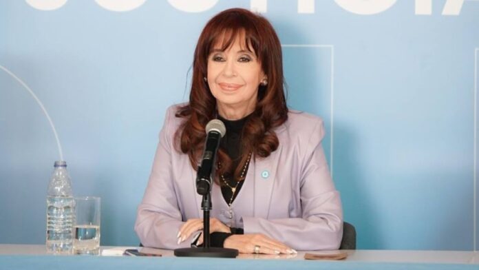 Cristina Kirchner passa por cirurgia de apendicite em Buenos Aires, diz jornal