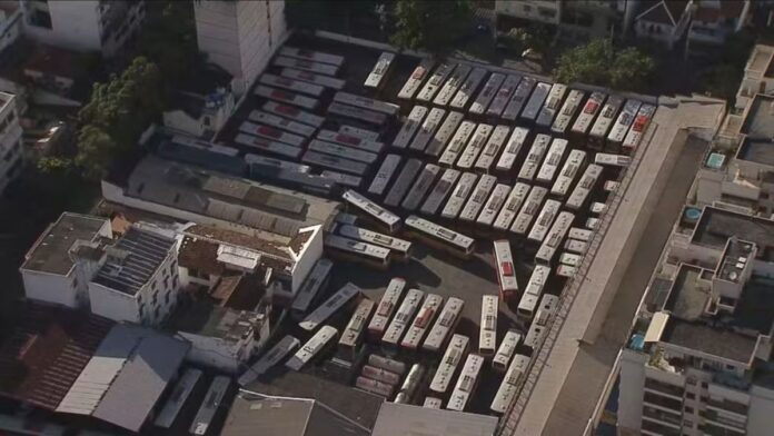 Greve de ônibus paralisa 24 linhas no Rio de Janeiro