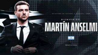 Montagem com o treinador vestido de terno, com fundo da bandeira do Botafogo