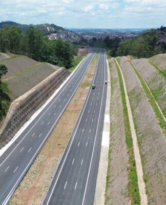 Pistas vazias do novo trecho do Rodoanel